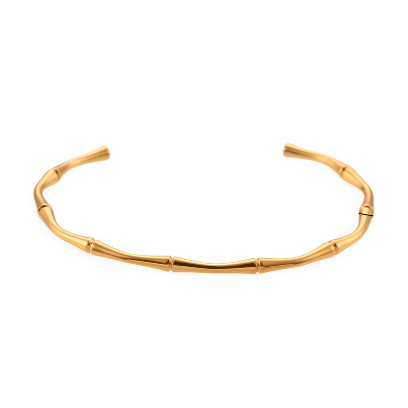 Bracelet manchette en acier inoxydable plaqué or 18 carats style bambou lisse et fin.