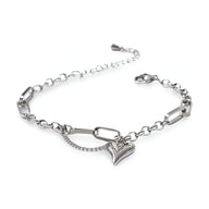Bracelet en acier inoxydable argenté avec chaîne fine et pendentif cœur lisse brillant.