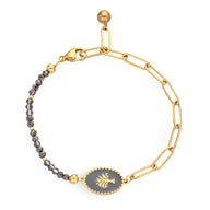 Bracelet pour femme en acier inoxydable doré avec médaillon gris arbre de vie et perles grises raffinées.