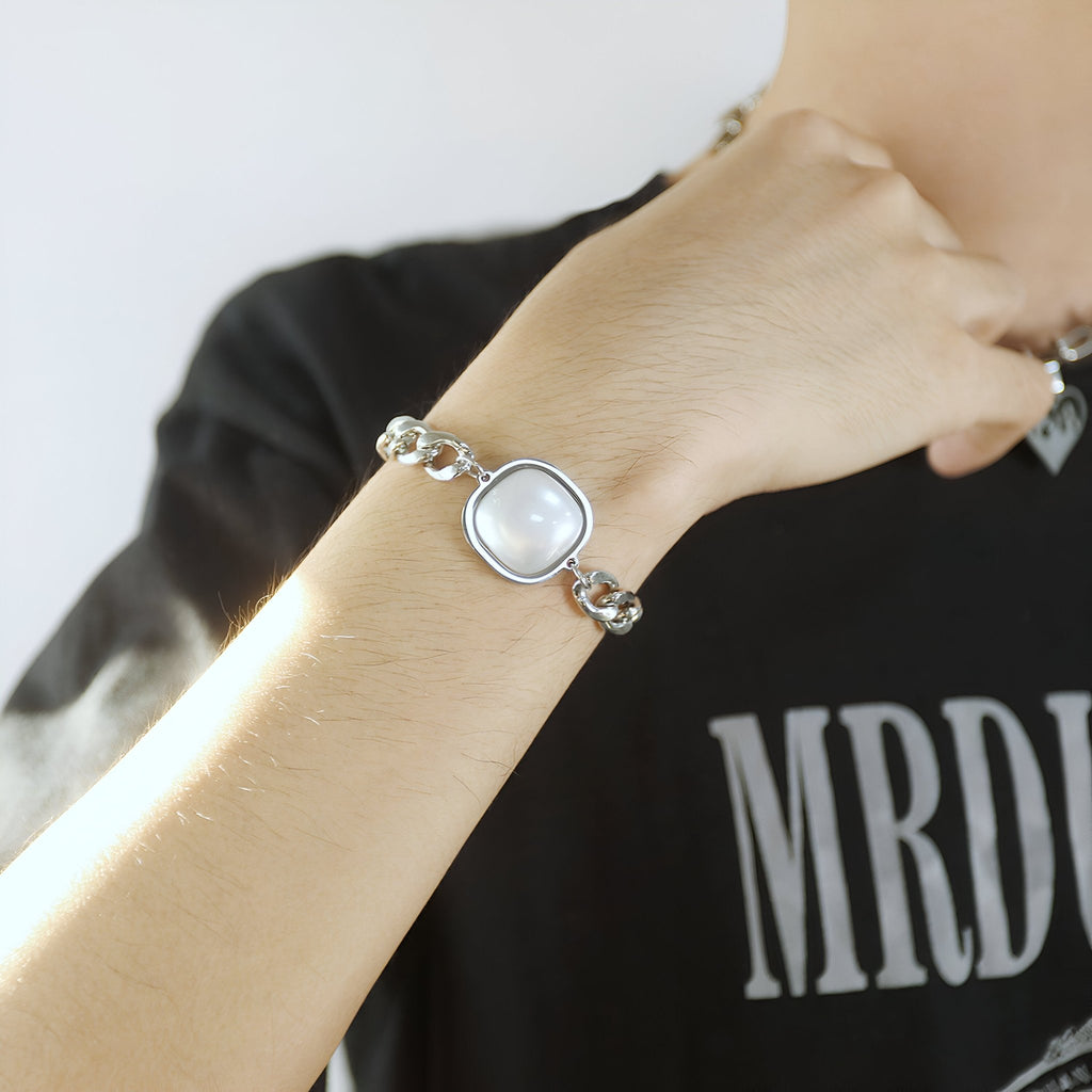 Bracelet homme en acier inoxydable argenté avec maillons ronds et plaque centrale lisse et brillante.