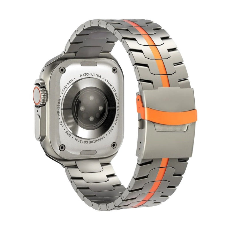 Bracelet acier inoxydable gris avec bande orange, ajustable, pour Apple Watch côté arrière visible.