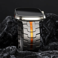 Bracelet solide en acier inoxydable gris avec bande orange pour Apple Watch, style high-tech ajustable.