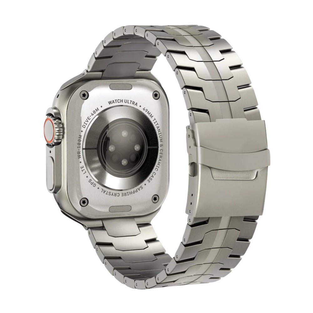 Bracelet en acier inoxydable argenté, maillons larges, pour Apple Watch, finition mate et boucle déployante robuste.