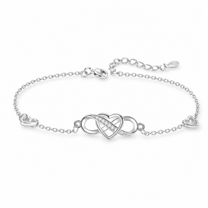 Packshot studio bracelet Lauranne argent, motif infini et cœur serti de zircons.