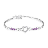 Bracelet en argent massif pour femme avec charms doubles cœurs et pierres violettes éclatantes.