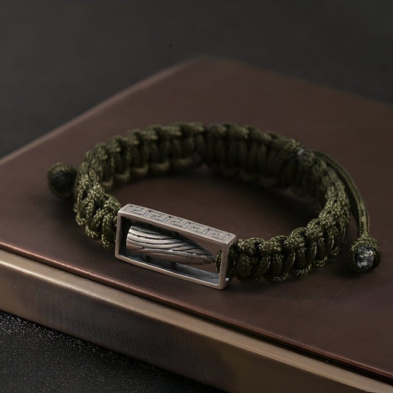 Bracelet homme en corde tressée verte avec balle militaire argentée encadrée modèle Albert.