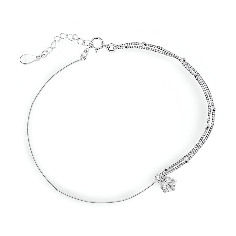 Bracelet fin en argent sterling avec étoile étincelante pendante, design élégant.