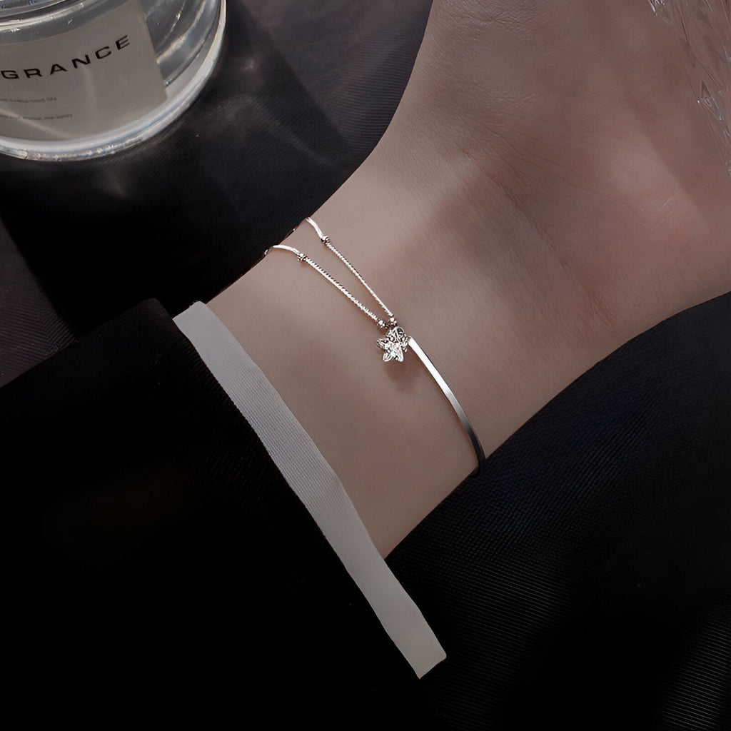 Bracelet en argent sterling fin avec étoile étincelante délicate pour femme.