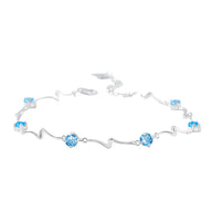 Bracelet en argent sterling avec pierres bleues sur chaîne ondulée élégante.