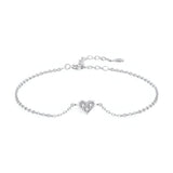 Bracelet fin en argent sterling avec pendentif cœur ajouré et détails délicats.