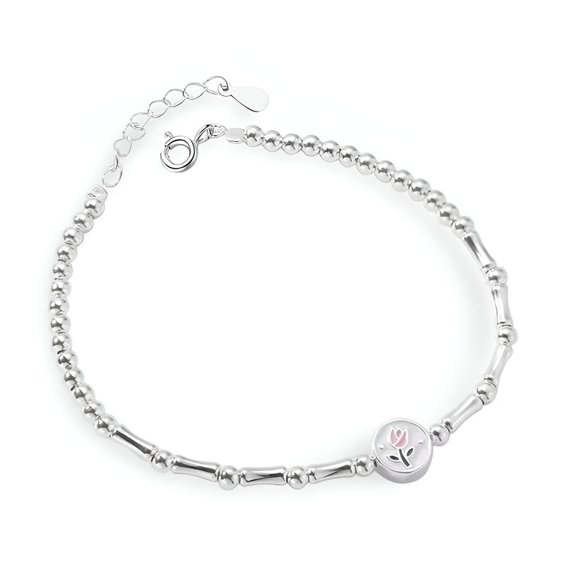Bracelet fin en argent sterling avec chaîne à maillons et charm tulipe rose gravé.
