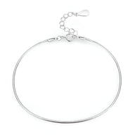 Bracelet fin en argent sterling, chaîne rigide avec fermoir ajustable et maillons ronds.