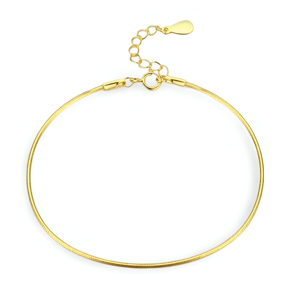 Bracelet fin en argent sterling doré avec chaînette réglable et fermoir mousqueton.