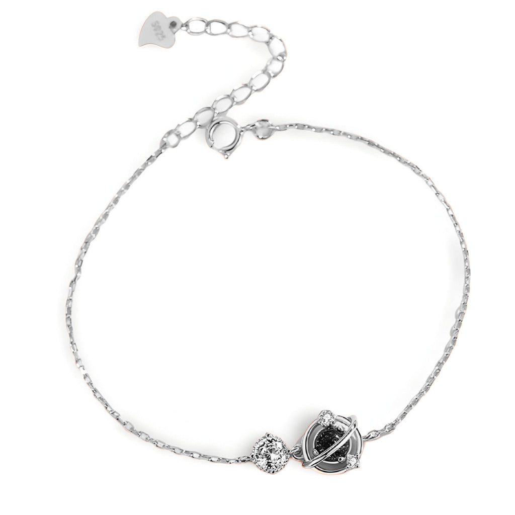 Bracelet en argent sterling avec pendentif sphère noire et étoile brillante, chaine fine réglable.