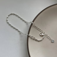 Bracelet en argent sterling style grain de riz avec pendentif cœur et chaîne réglable.