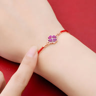 Bracelet en argent sterling avec trèfle à 4 feuilles changeant de couleur violet, cordon rouge ajustable.