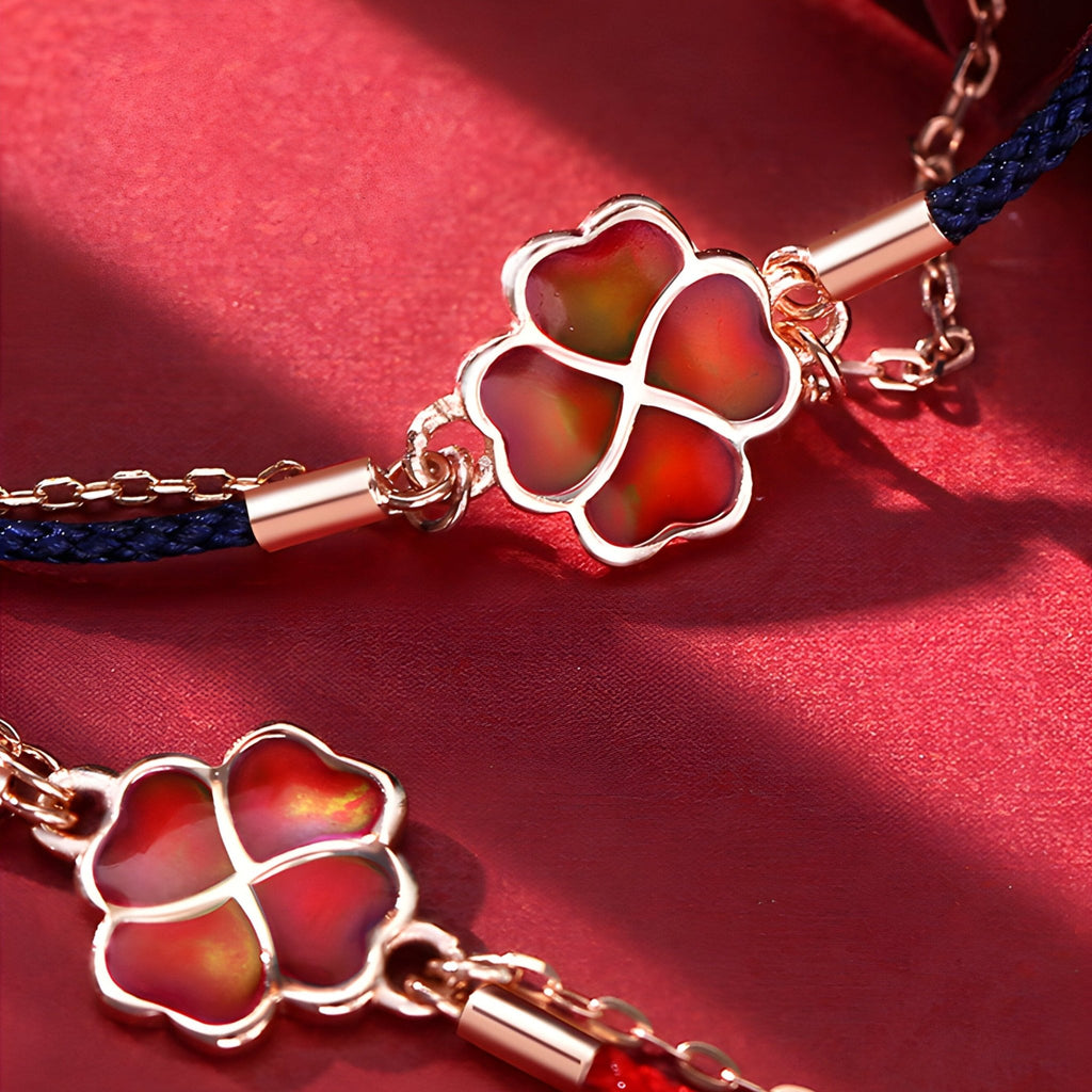 Bracelet en argent sterling avec trèfle à 4 feuilles changeant de couleur, cordon bleu élégant.