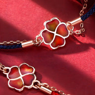 Bracelet en argent sterling avec trèfle à 4 feuilles changeant de couleur, cordon bleu élégant.