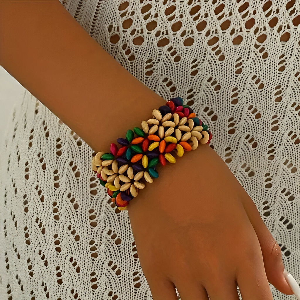 Bracelet femme en bois multicolore avec motif floral en forme de pétales, modèle Jonyssa.