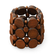 Bracelet large en bois naturel foncé, composé de gros disques ronds et petites perles, style original pour femme.