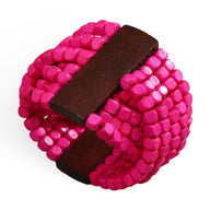 Bracelet femme en perles bois rose vif avec barre en bois naturel foncé, style tressé.