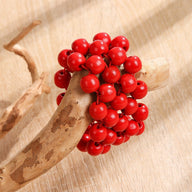 Bracelet en bois naturel avec multiples perles rouges brillantes style Linsey pour femme.