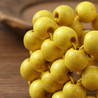 Bracelet femme modèle Linsey en perles de bois naturel rondes jaunes, finition mate.