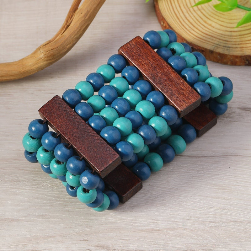 Bracelet manchette femme en perles bleues naturelles et bois foncé, modèle Ibyssa.