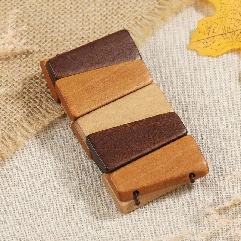 Bracelet manchette femme en bois naturel bicolore tons marron clair et foncé, design rectangulaire élégant.