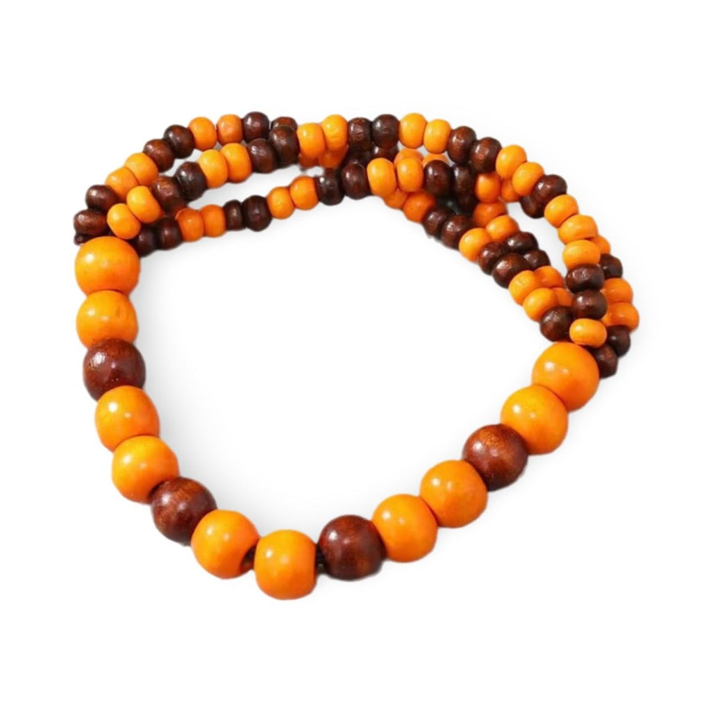 Bracelet triple rang en perles bois naturel orange et marron pour femme.