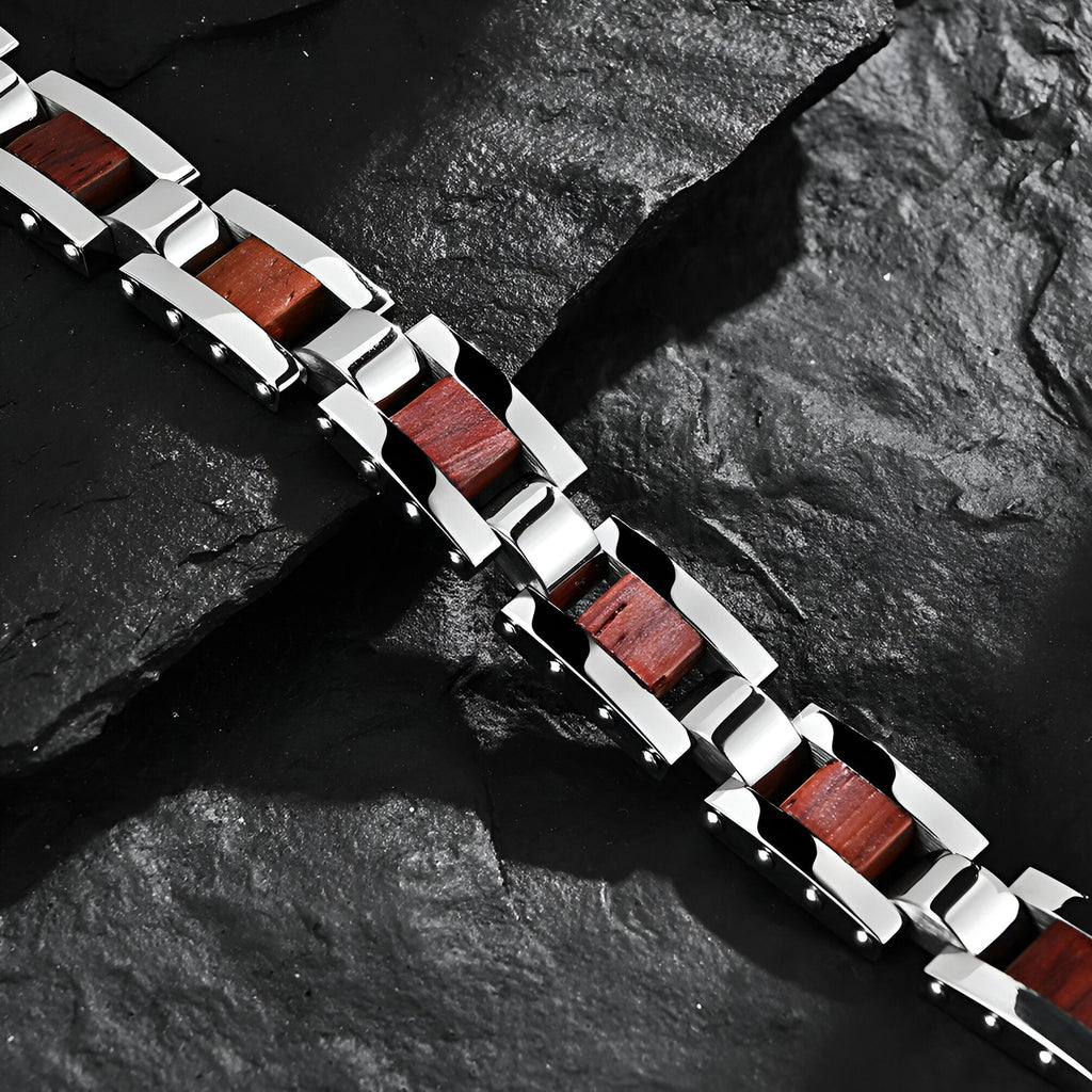 Bracelet homme marron en bois naturel avec maillons métalliques argentés, modèle Emmanuel.
