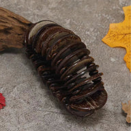 Bracelet femme en coquilles de noix de coco café, style rétro, design empilé rond.