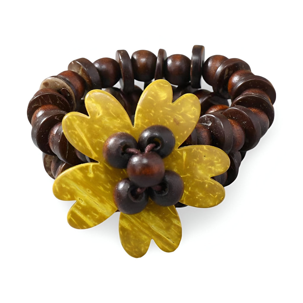 Bracelet femme en coquilles de noix de coco café avec fleur des îles jaune orné de perles brunes.