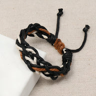 Bracelet femme en corde tressée multicolore noir, blanc et marron, fermoir coulissant en nœud.