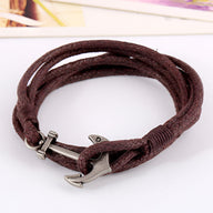 Bracelet en corde café à multiple tours avec fermoir ancre en métal argenté.