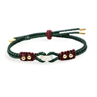 Bracelet mixte en corde tressée verte avec pierre de jade centrale et détails rouge bordeaux élégants.