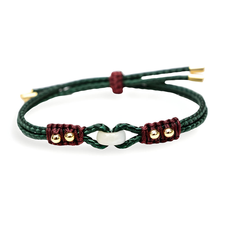 Bracelet mixte en corde tressée verte avec pierre de jade centrale et détails rouge bordeaux élégants.