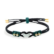Bracelet noir en corde tressée avec pierre de jade verte et petits perles dorées, modèle River.