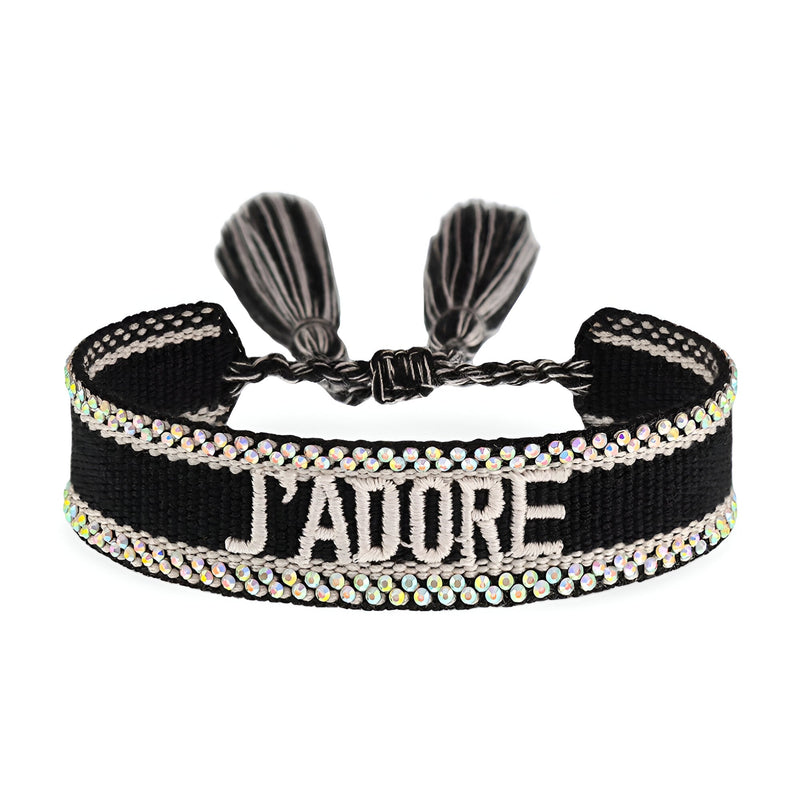 Bracelet en corde tressée noire avec inscription "J'ADORE" et bordure de strass scintillants, fermoir à nouer avec pompons.