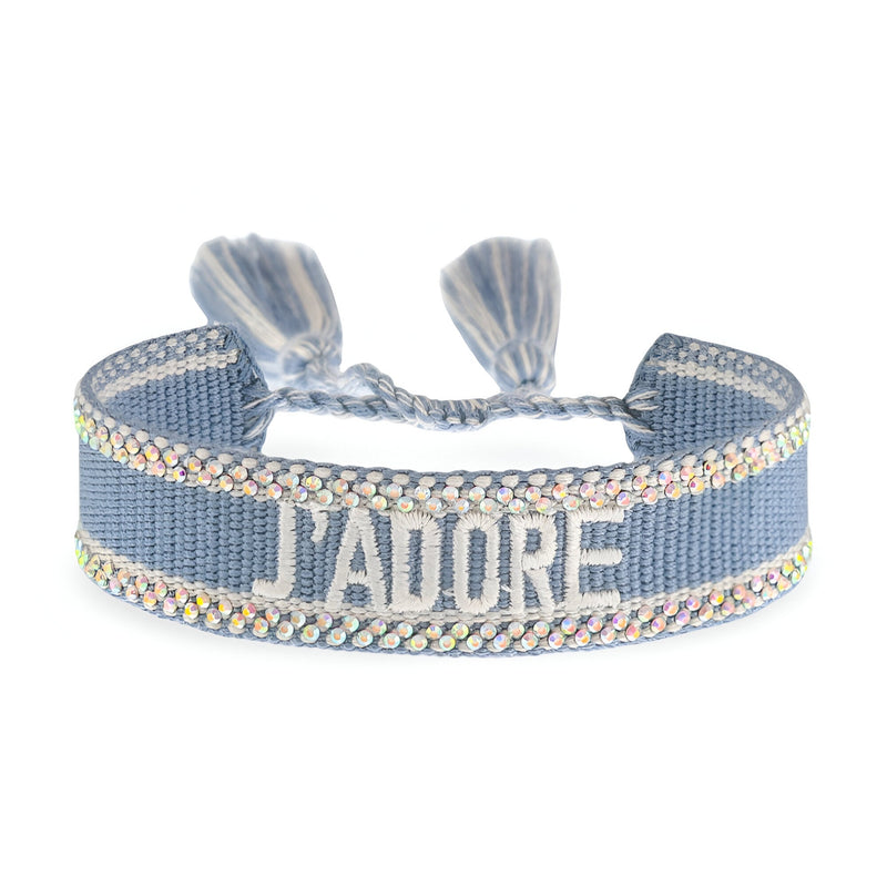 Bracelet en corde tressée bleu et blanc avec inscription J'ADORE argentée et pompons ajustables.