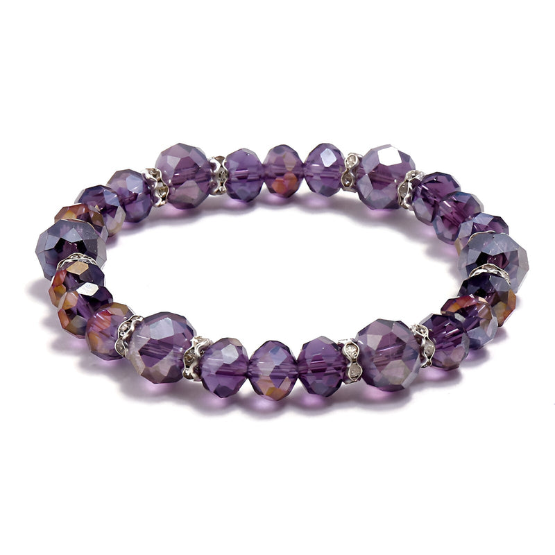 Bracelet élastique femme en perles cristal violet facetté avec petits anneaux argentés.