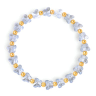 Bracelet femme en cristaux papillons translucides bleus avec perles dorées espacées.