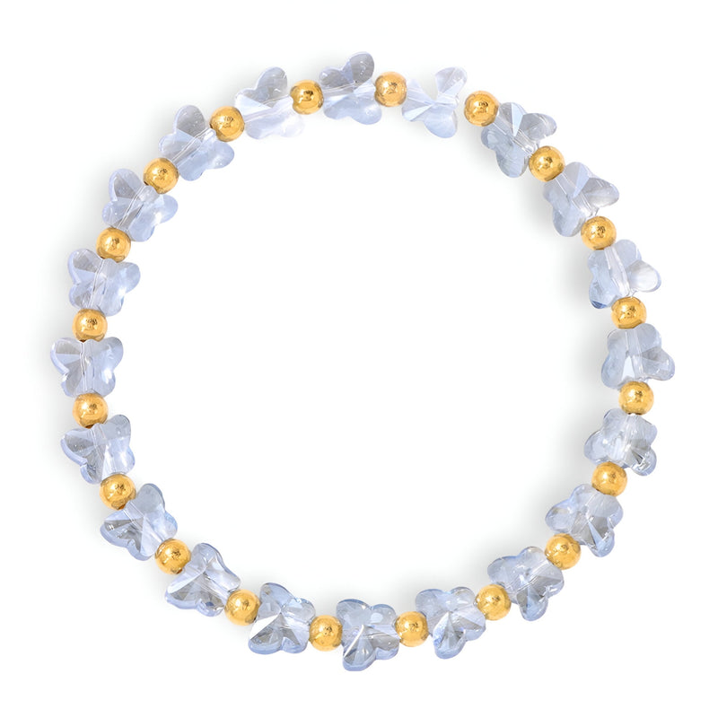 Bracelet femme en cristaux papillons translucides bleus avec perles dorées espacées.