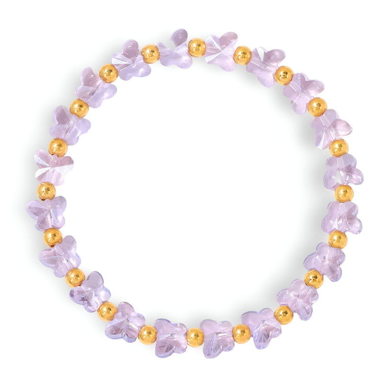 Bracelet rond avec perles violettes en forme de papillon et petites perles dorées.