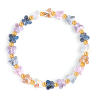 Bracelet femme avec papillons en cristal multicolores et perles dorées brillantes.