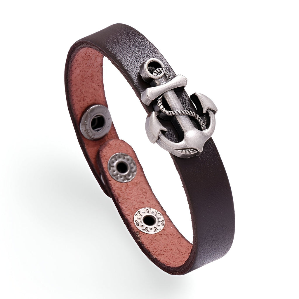 Bracelet en cuir marron avec ancre marine en métal argenté, fermeture à pression ajustable.
