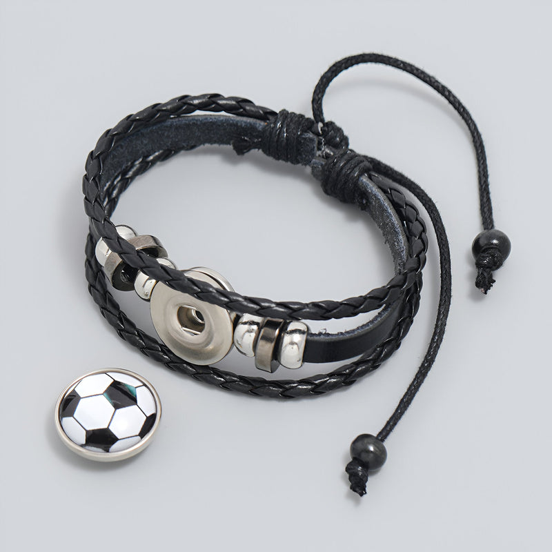 Bracelet homme en cuir noir tressé avec bouton-pression football noir et blanc.