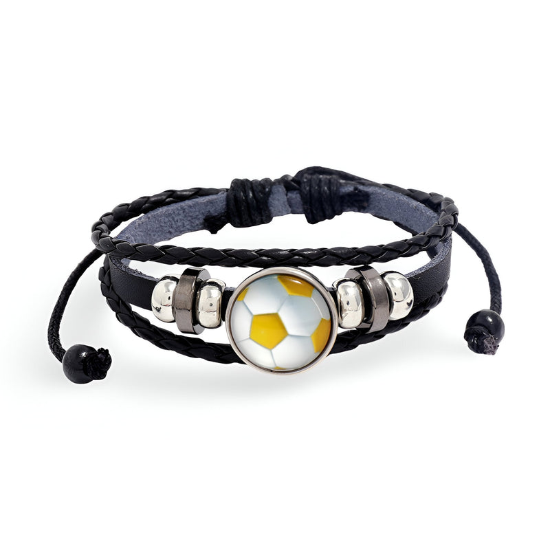 Bracelet en cuir noir tressé avec motif ballon de football jaune et blanc au centre.