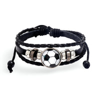 Bracelet en cuir noir à double bande avec pendentif ballon de football et perles argentées ajustable.