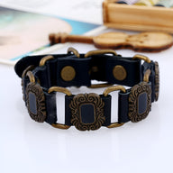 Bracelet en cuir noir avec ornements métalliques gravés, style vintage, mixte.